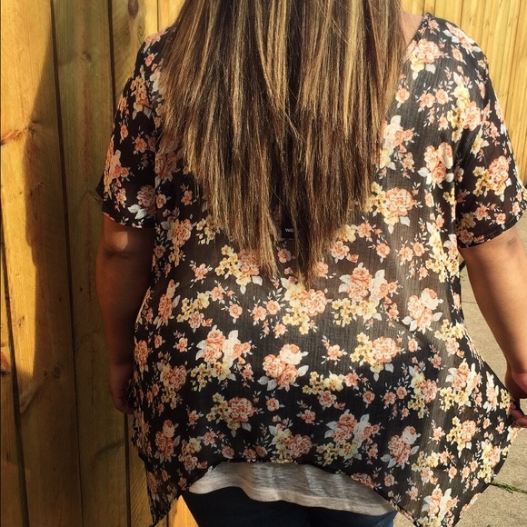 🆕 Layered Slouchy Floral Top - Picture 3 of 3