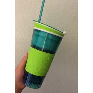 Snackeez cup