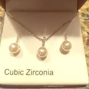 NIB New Directions necklace and earring set