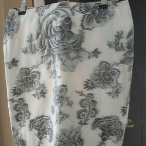 Black and whire embroidered  pencil skirt