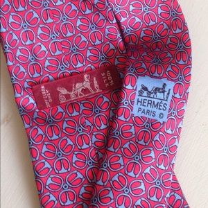Hermes Paris silk tie. This is the last one avail