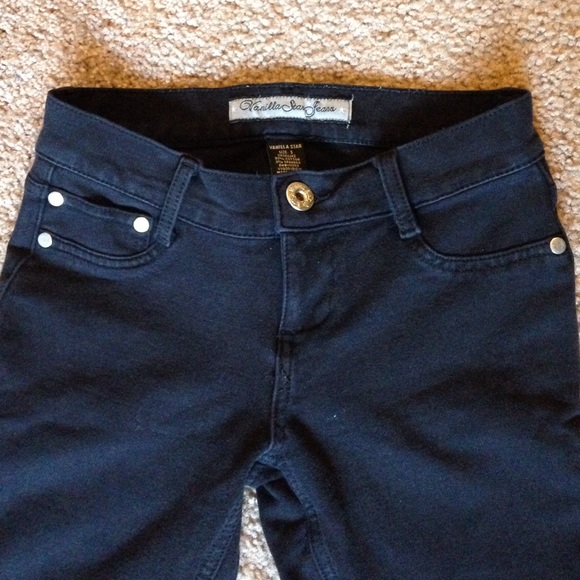 Black Jean-jeggings.