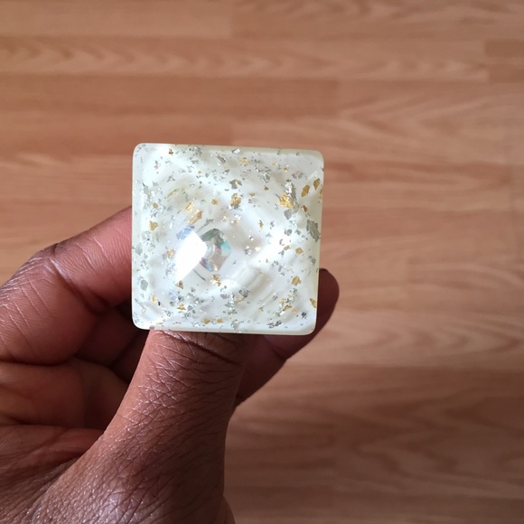 Pyramid shaped 💍 - Picture 2 of 4