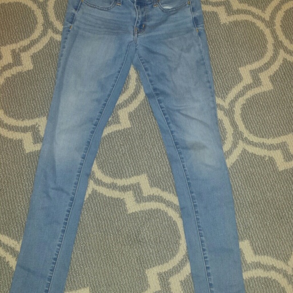 Light wash skinny jeans