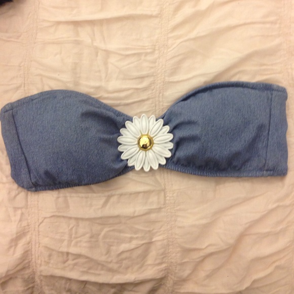 Victoria's Secret daisy bikini top + FREE GIFT!💝