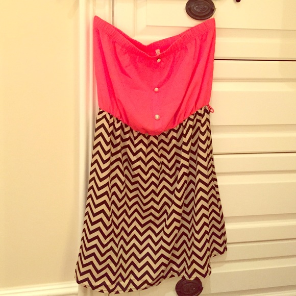 Patterned Dress - Picture 1 of 1