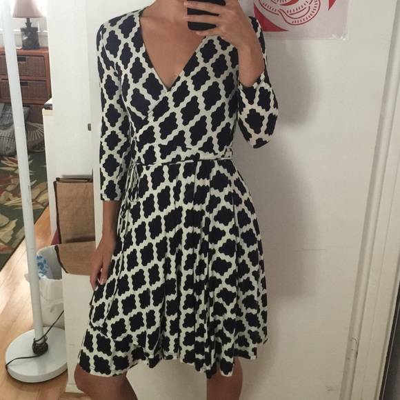 💕sold💕 Navy blue and white Wrap Dress