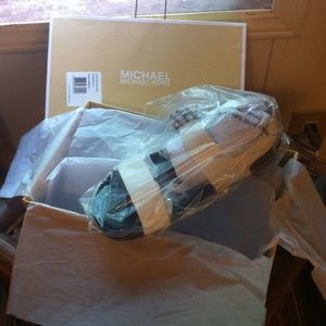 Reserved for @luz1981