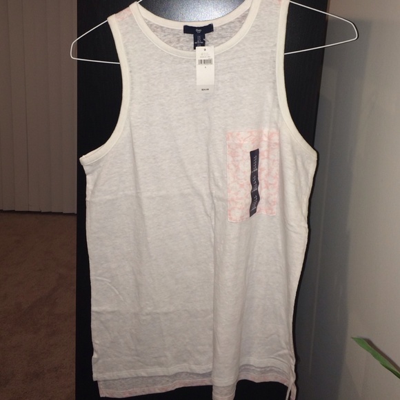 Brand new Gap top