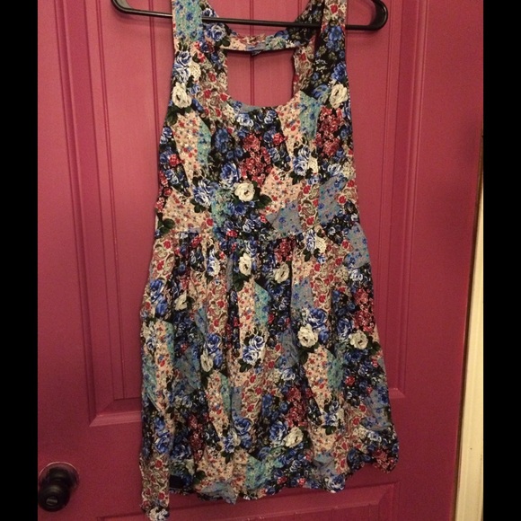 Floral summer dress with cut out back