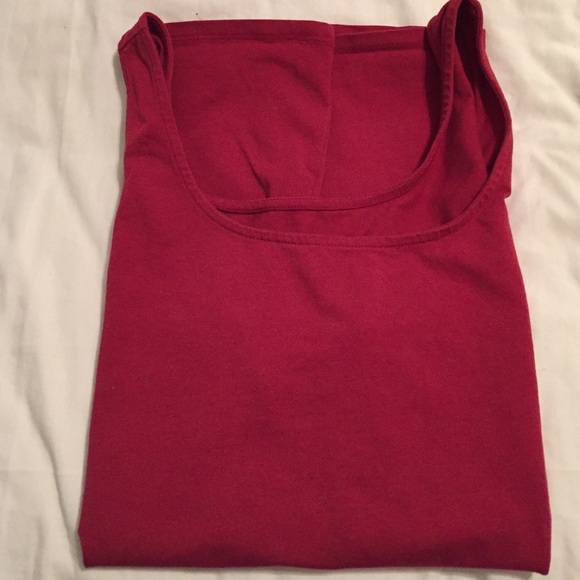 Deep red tank