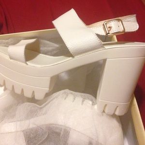 COMFORTABLE Heel Sandals. All White. Brand New