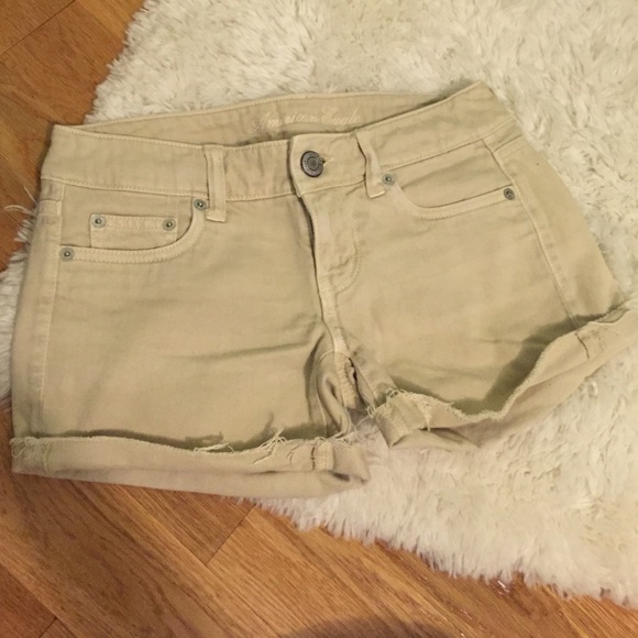 🌻 Kaki /Beige American Eagle Midi Shorts 🌻