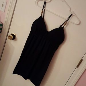 Plain black dress, beachy