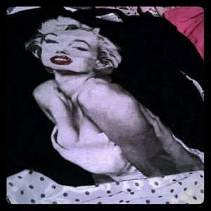 Marilyn monroe 3/4 sleeve shirt