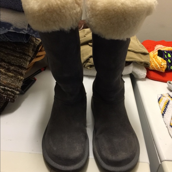 Barely used worn UGGs - Picture 4 of 4