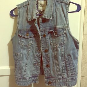 Jean Vest