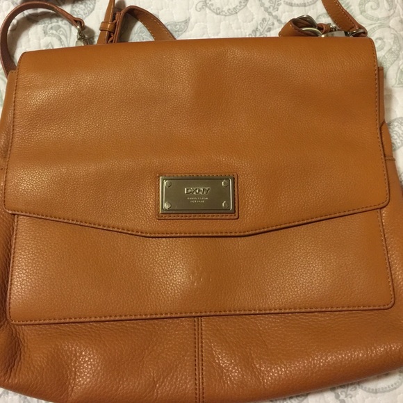 ⚡️⚡️FLASH SALE Donna Karan New York messenger bag!