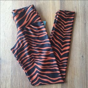 🖤🧡 SF GIANTS & BENGALS FANS! Striped Animal Print Leggings