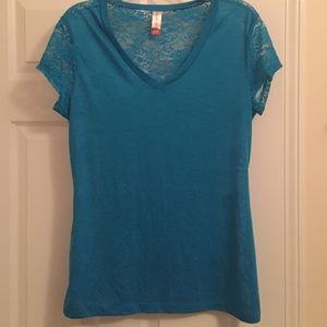 XL aqua blue lace back vneck