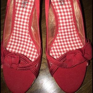 New new new Charles David red wedges size 8