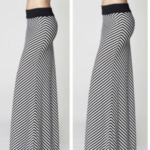 ✨👗Monteau Medium Size Maxi Long Skirt👗