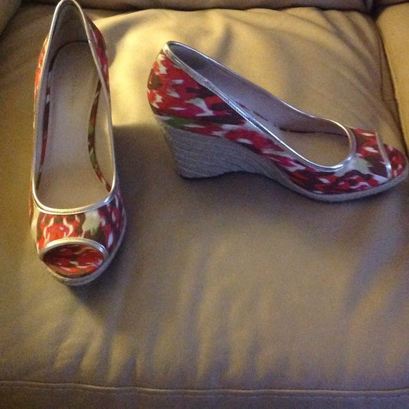 Beautiful Jones of New York Wedges. - Picture 2 of 4