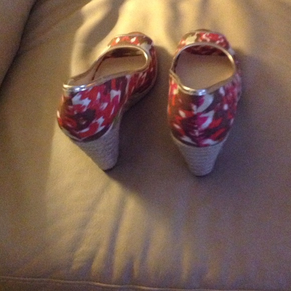 Beautiful Jones of New York Wedges. - Picture 3 of 4