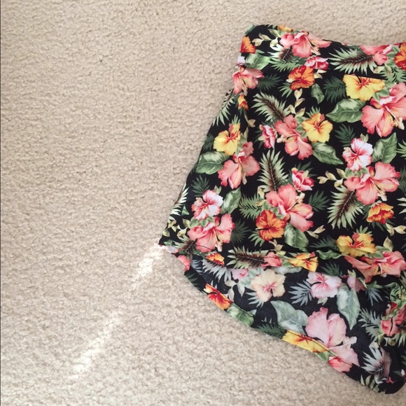 Floral Soft Shorts - Picture 2 of 2