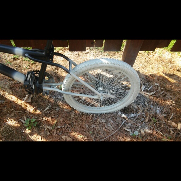 Bike - Picture 2 of 3