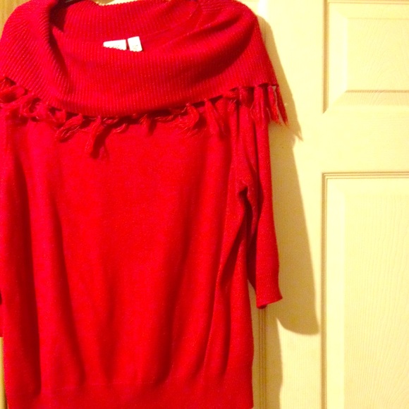 Red 3/4 sleeve sweater