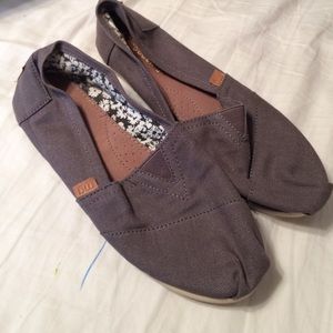 madden girl toms