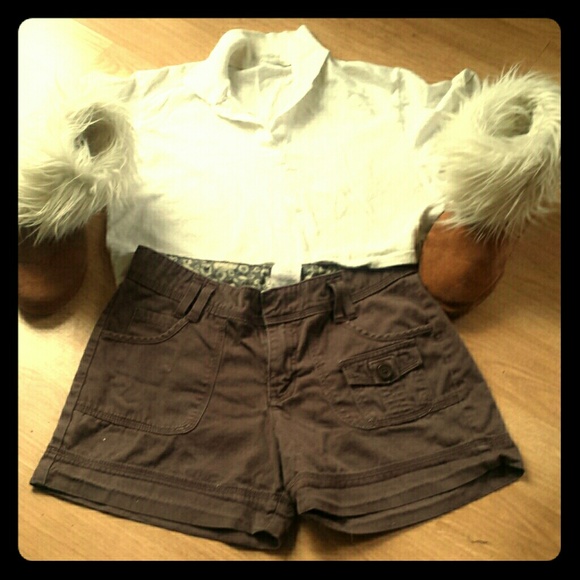 Brown Lee shorts.