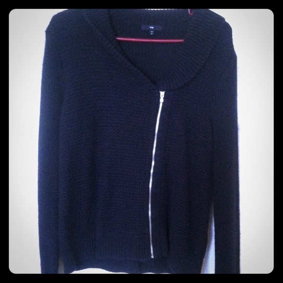 Gap sweater