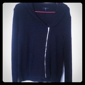 Gap sweater
