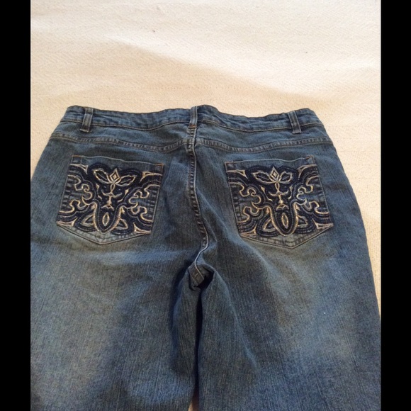 Shorts - Picture 2 of 3