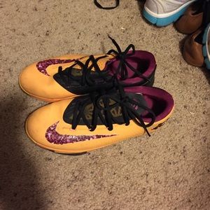 Size 7y Kevin durants. Peanut butter/ jelly