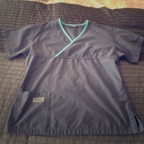 🚫SOLD!🚫 Urbane Scrub top