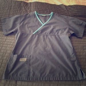 🚫SOLD!🚫 Urbane Scrub top