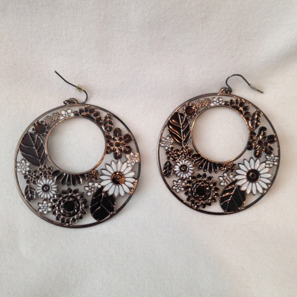 Black and White Flower Earrings
