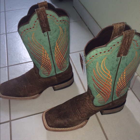 Ariat men's boots, brand NWT never worn