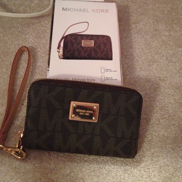 Michael Kors Clutches & Wallets - Brand new Michael Kors iPhone wristlet