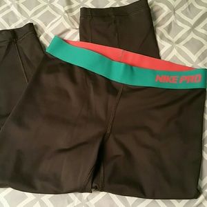 Nike Pro cropped workout pants