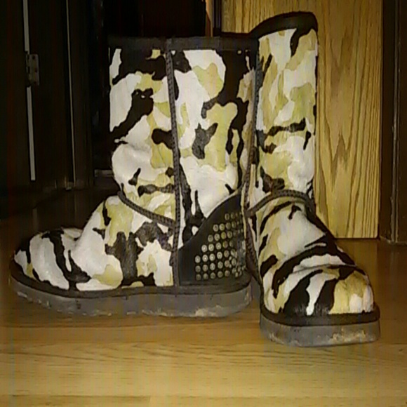 Basically new camo uggs