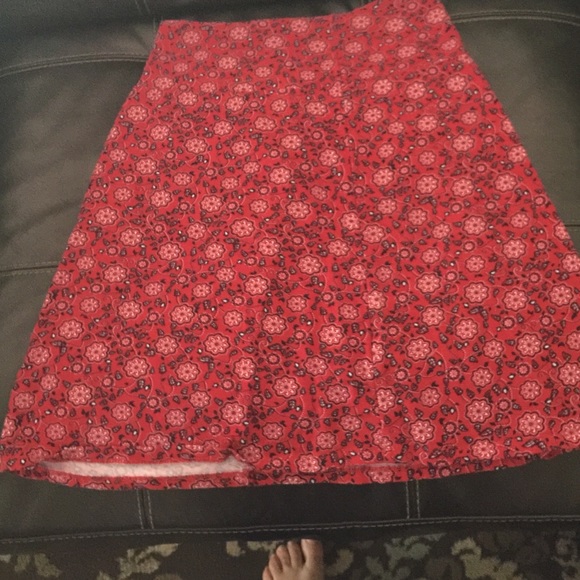 💰Sold💰Faded Glory red skirt with flowers - Picture 2 of 4
