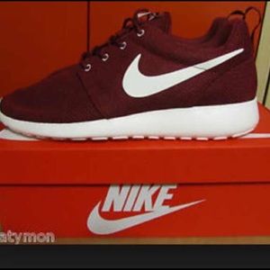 Nike rouse run shoes