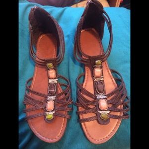 zip up back sandals 🌻