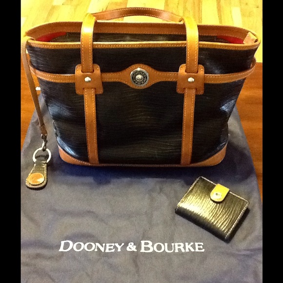 Dooney&Bourke Black&Tan Shoulder Bag w/Dust Bag