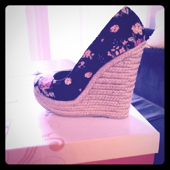 Delicious  Shoes - Floral black wedges brand new