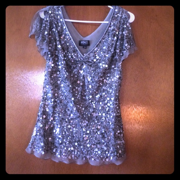 V-neck sparkly top with slit sleeves! - Picture 1 of 3